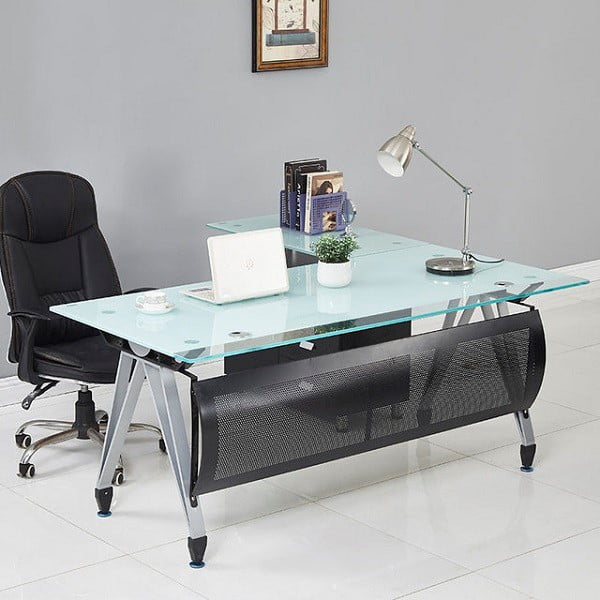 چرا استفاده از میز مدیریت شیشه ای برای دفتر شما اهمیت دارد؟